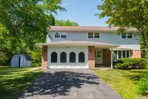 19725 W Trinity Dr, Mundelein, IL 60060