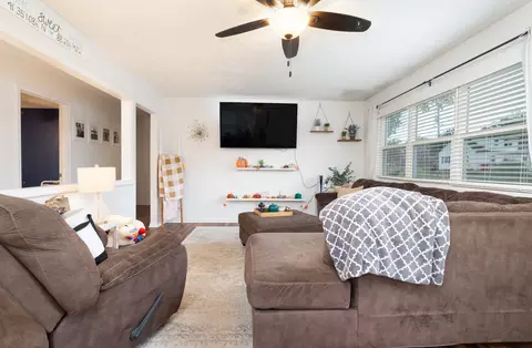 Living - 615 E 12th St, Lockport, IL 60441 photo 1 of 2