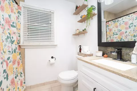 Bath - 615 E 12th St, Lockport, IL 60441 photo 1 of 1