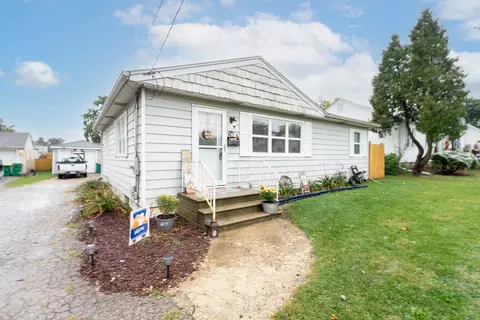 615 E 12th St, Lockport, IL 60441