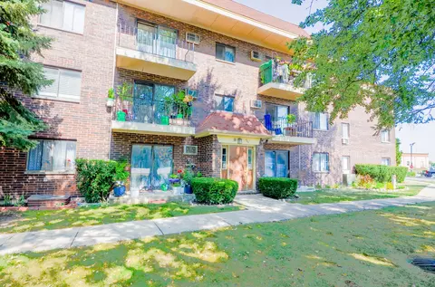 942 N Rohlwing Rd #101E, Addison, IL 60101
