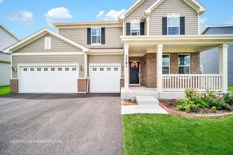 3791 Honeysuckle Ln, Elgin, IL 60124 photo 1