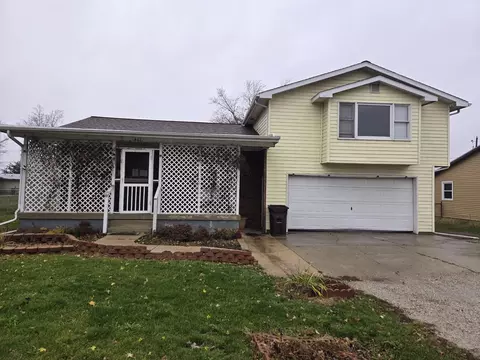411 S Walnut St, Wapella, IL 61777