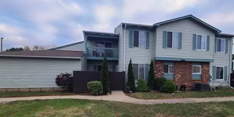 20 Fernwood Dr #D, Bolingbrook, IL 60440