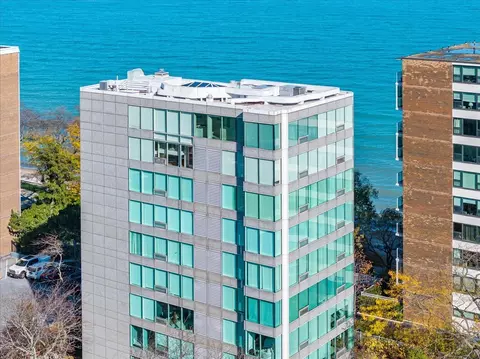 1618 Sheridan Rd #PH, Wilmette, IL 60091