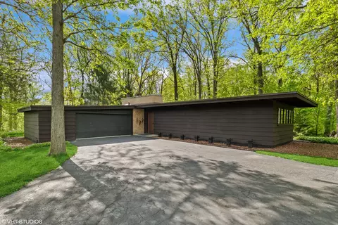 3069 Deerfield Rd, Riverwoods, IL 60015
