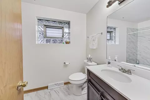 13541 Short Dr, Midlothian, IL 60445 photo 5
