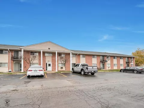 703 E Fullerton Ave #105, Glendale Heights, IL 60139