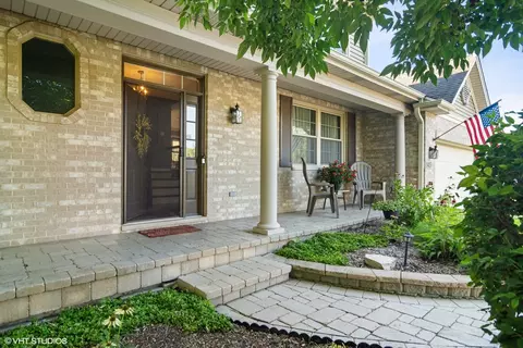 1415 Mallard Ln, Hoffman Estates, IL 60192 photo 4