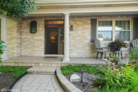 1415 Mallard Ln, Hoffman Estates, IL 60192 photo 3