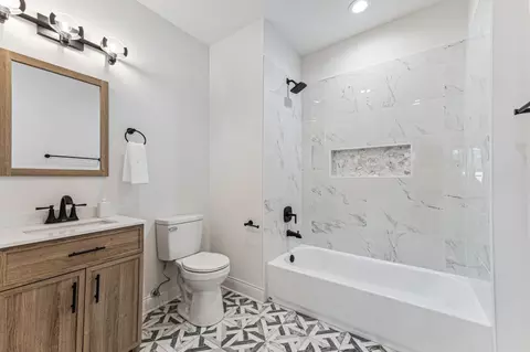 Bath - 414 E 90th St, Chicago, IL 60619 photo 1 of 6