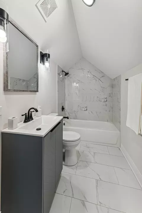 Bath - 414 E 90th St, Chicago, IL 60619 photo 4 of 6