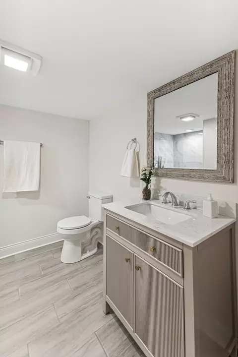 Bath - 414 E 90th St, Chicago, IL 60619 photo 3 of 6