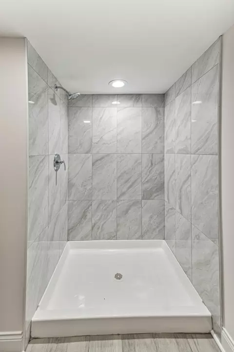 Bath - 414 E 90th St, Chicago, IL 60619 photo 2 of 6