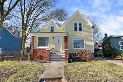 709 S Cross St, Sycamore, IL 60178