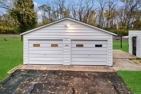 Exterior - 1641 Jericho Rd, Aurora, IL 60506 photo 3 of 5