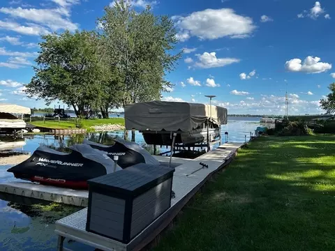 5202 N Leeside St, Mchenry, IL 60050 photo 3