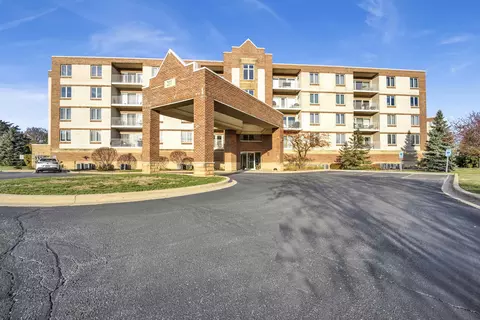 201 W Brush Hill Rd #108, Elmhurst, IL 60126