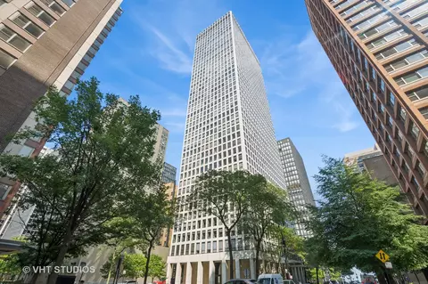 260 E Chestnut St #3707, Chicago, IL 60611