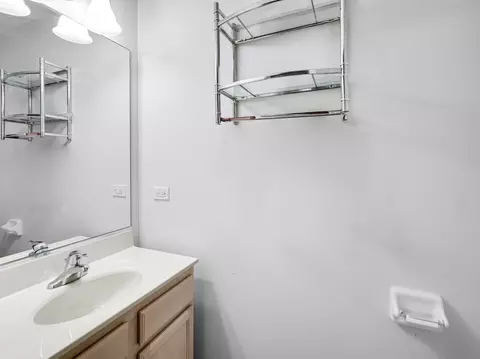 Bath - 15733 Kedzie Ave, Markham, IL 60428 photo 1 of 3