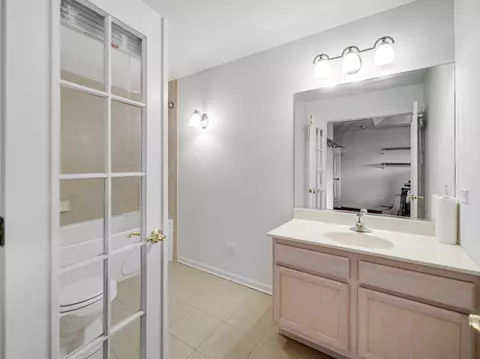 Bath - 15733 Kedzie Ave, Markham, IL 60428 photo 2 of 3