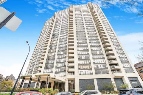 3930 N Pine Grove Ave #702, Chicago, IL 60613