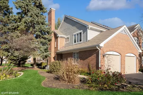 1622 E Clayton Ct, Arlington Heights, IL 60004