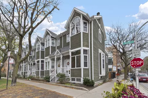 1000 W Barry Ave, Chicago, IL 60657