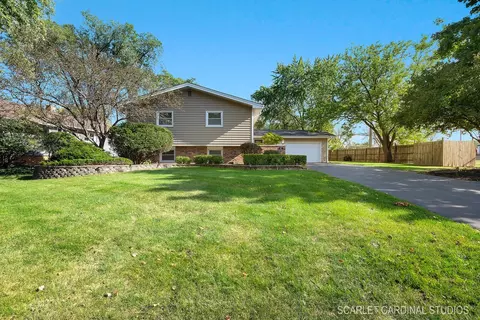 4 E Gartner Rd, Naperville, IL 60540 photo 2