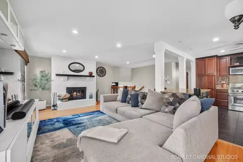 4 E Gartner Rd, Naperville, IL 60540 photo 4