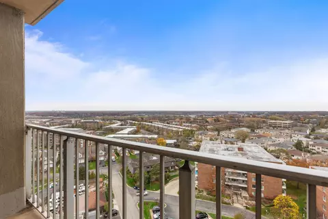 3925 Triumvera Dr #16C, Glenview, IL 60025 photo 13