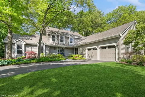 210 Lancaster Ct, Lake Bluff, IL 60044