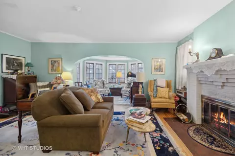 1004 Dobson St, Evanston, IL 60202 photo 2