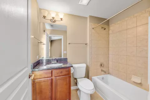 Bath - 1237 Willow Ave, Des Plaines, IL 60016 photo 3 of 3