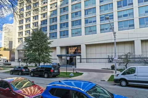5201 S Cornell Ave #15D, Chicago, IL 60615