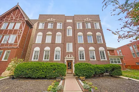 430 Wisconsin Ave #3S, Oak Park, IL 60302