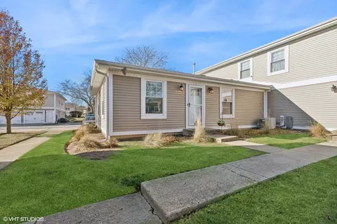 381 Farmingdale Cir, Vernon Hills, IL 60061
