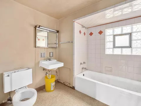 Bath - 9010 Roach Ave, Brookfield, IL 60513 photo 1 of 2