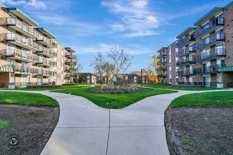 5 S040 Pebblewood Ln #W402, Naperville, IL 60563