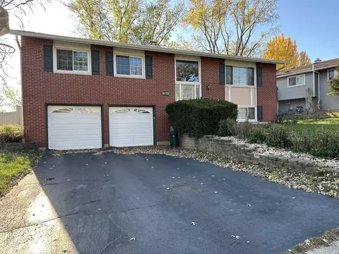 6112 Allan Dr, Woodridge, IL 60517
