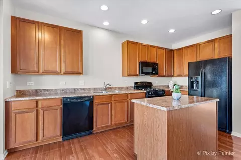 225 Cassidy Ln, Elgin, IL 60124 photo 6
