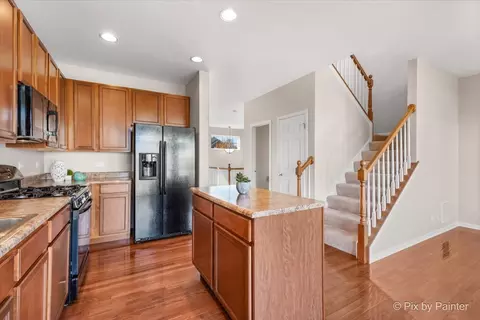 225 Cassidy Ln, Elgin, IL 60124 photo 8