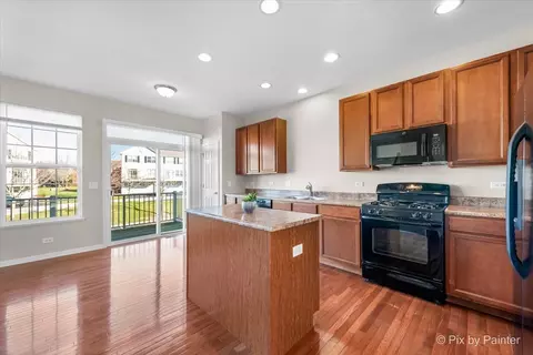 225 Cassidy Ln, Elgin, IL 60124 photo 7