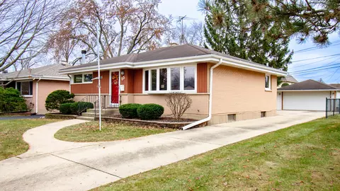 55 W Devon Ave, Roselle, IL 60172 photo 2