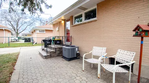 55 W Devon Ave, Roselle, IL 60172 photo 5