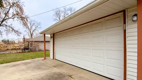 55 W Devon Ave, Roselle, IL 60172 photo 3