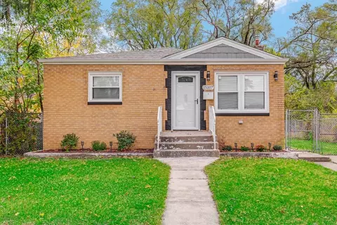 15107 Winchester Ave, Harvey, IL 60426