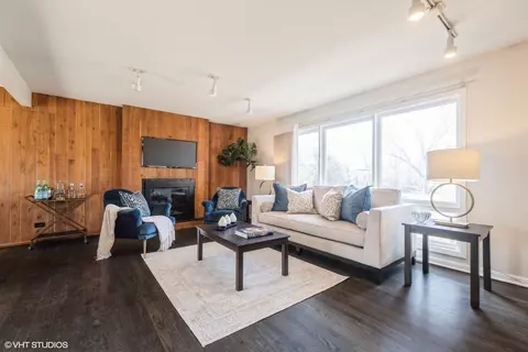 Living - 517 Deerpath Ct, Deerfield, IL 60015 photo 2 of 5
