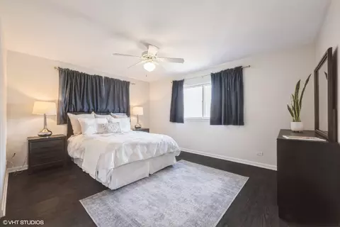 Bedroom - 517 Deerpath Ct, Deerfield, IL 60015 photo 1 of 4