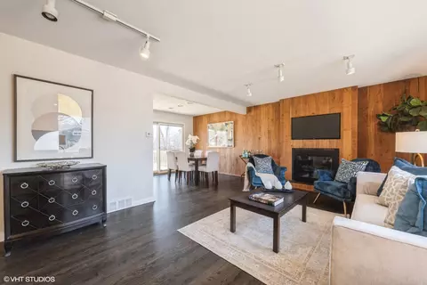 Living - 517 Deerpath Ct, Deerfield, IL 60015 photo 3 of 5